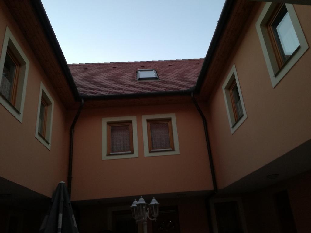 Hotel Arany Trofea Eger Exterior photo