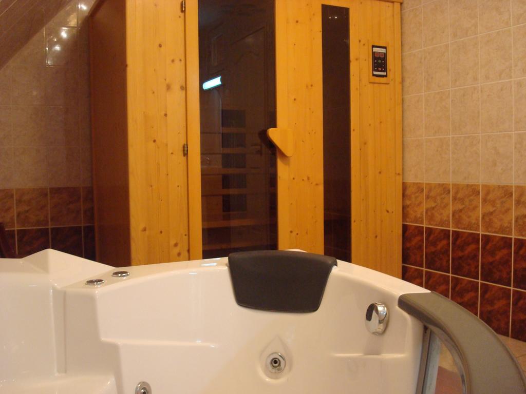 Hotel Arany Trofea Eger Exterior photo