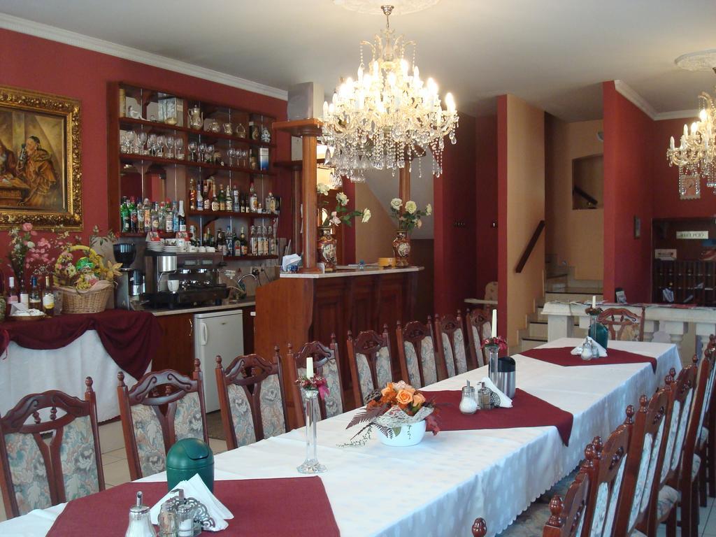 Hotel Arany Trofea Eger Exterior photo